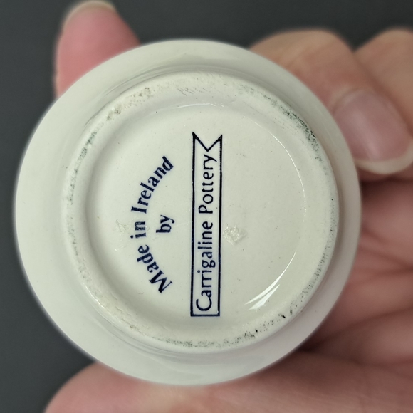 Vintage Carrigaline Pottery  IRELAND pair of lucky shamrock  design egg cups - Picture 4 of 4